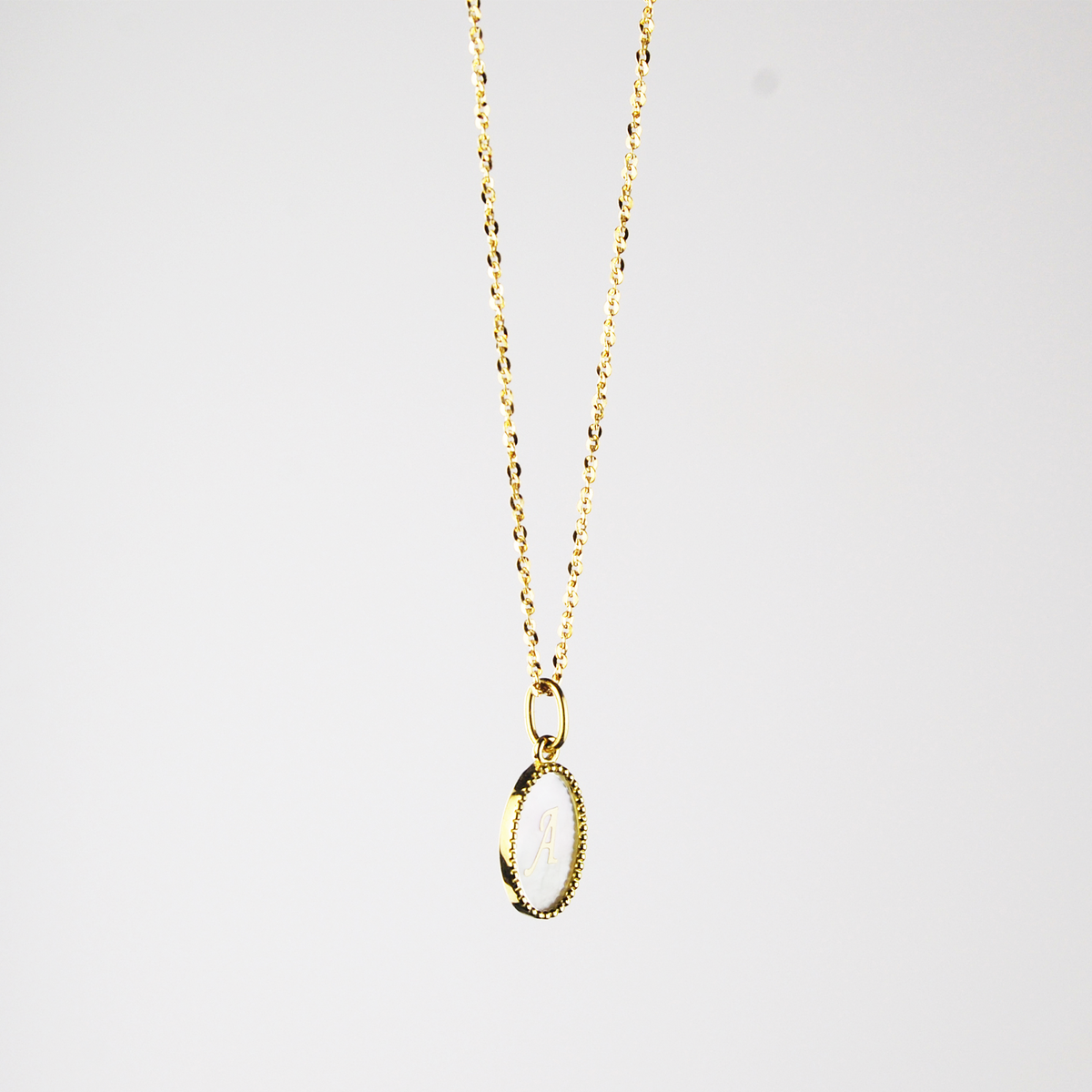 shell initial necklace A/ シェルイニシャルネックレスA【SMI/IN03】
